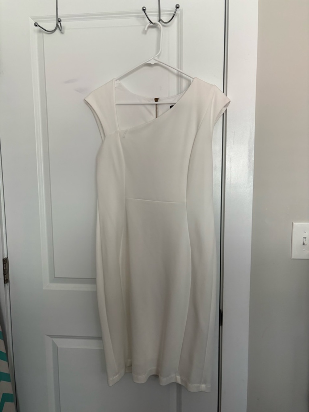 Ronni Nicole Off-White One-Shoulder Sheath Dress